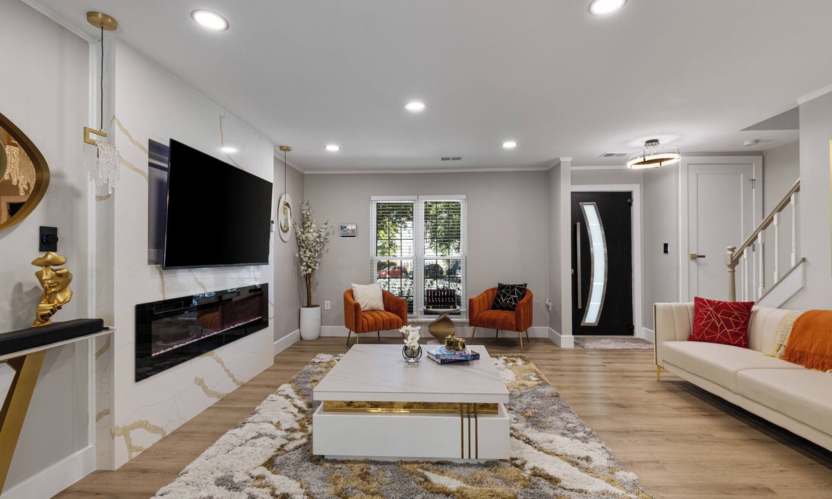 Lake Ridge Condo | Step into Absolute luxury, Smart Home- We welcome long stay