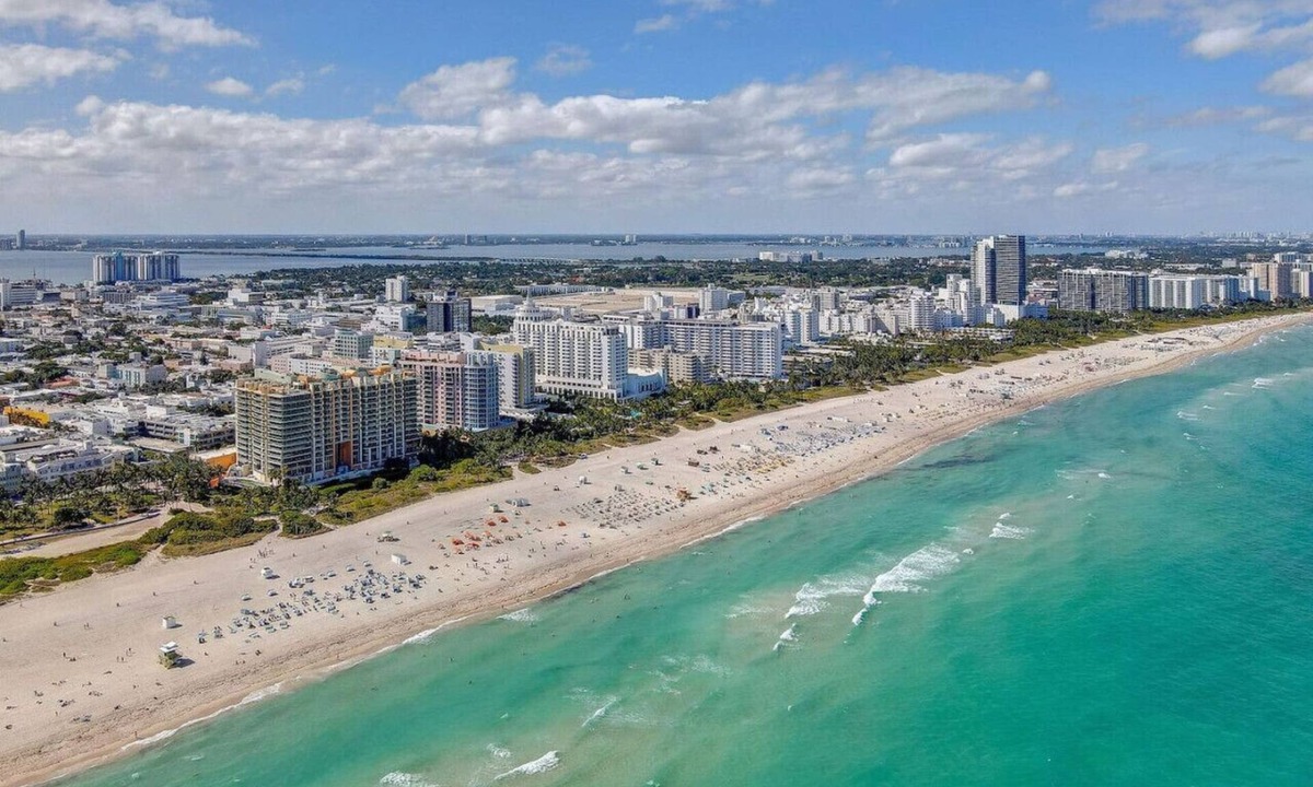 South Beach Condo | Steps 2 Beach Ocean Drive Deco Apt 2 Queen Beds