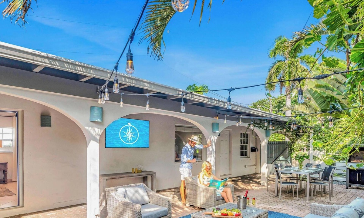 Lauderdale Beach House | Steps from Beach/Quaint Cottage/Hot Tub/Surf Key/H0MES