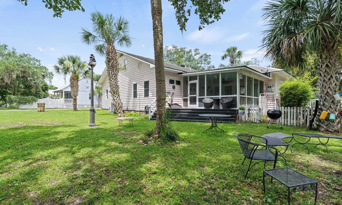 Tybee Island Cottage | Steps from Tybee’s Beaches & Park│Charming Historic Home w/Modern Comforts