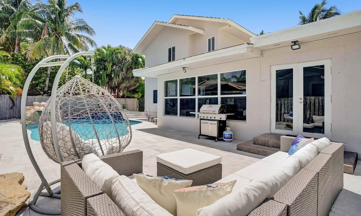 Lighthouse Point Villa | Steps to Private Beach 5 BR Pool and Jacuzzi Dog Friendly