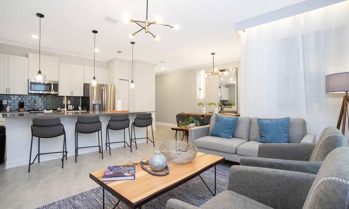 Kissimmee House | "Storey's Protagonist" - 4BD/3BA Townhome near Disney #122