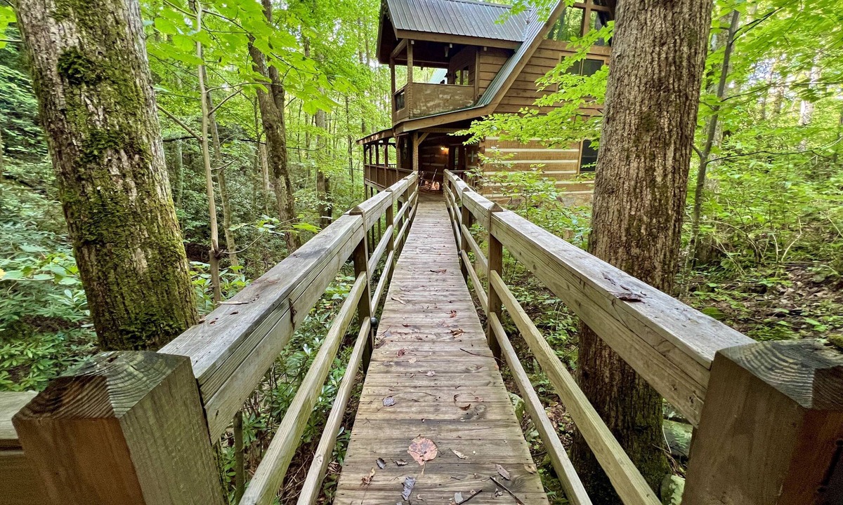 Gatlinburg - Pigeon Forge Cabin | Streamsong Secluded Creek View Cabin with Hot Tub and Pool Table by RedAwning