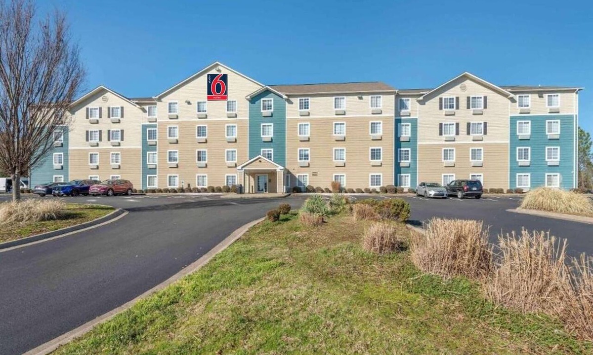 Little Rock Apartment | Studio 6 Little Rock|King Hearing Access,Kitchen|Nsmk