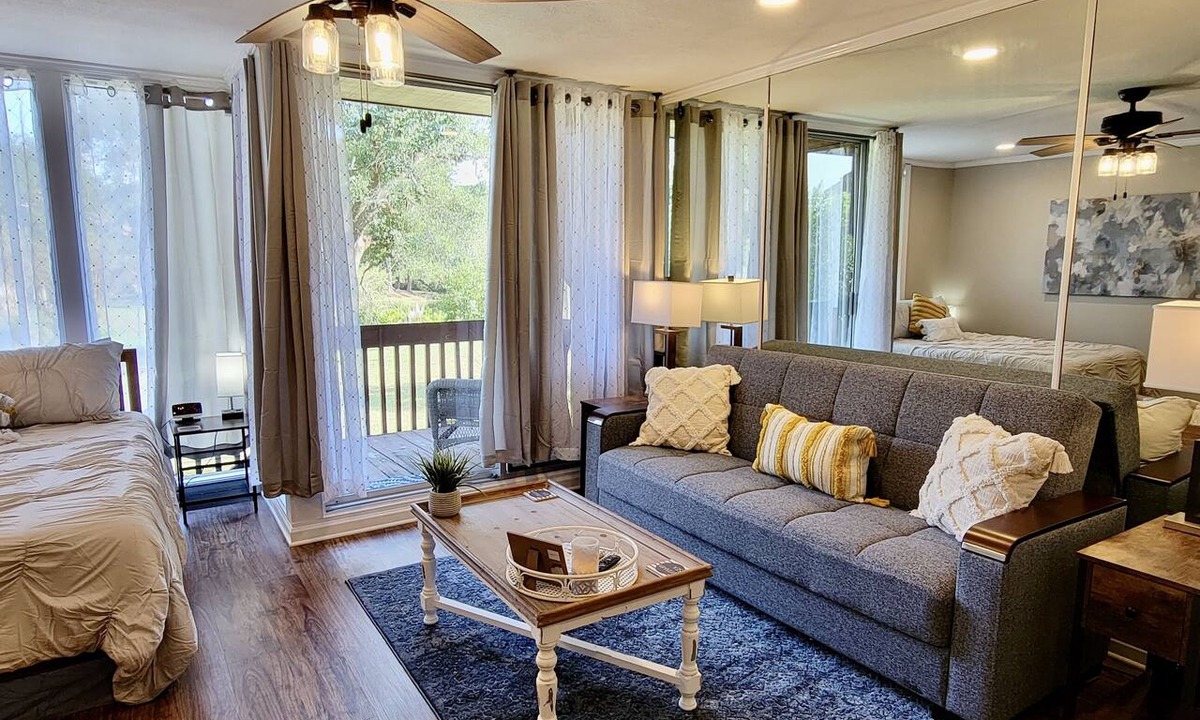 Diamondhead Apartment | Studio in quite lake setting. Perfect for Golf, visit New Orleans or just relax.