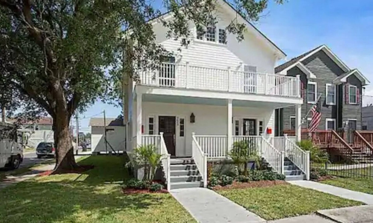 Milan Apartment | Studio in Uptown New Orleans; private entrance, parking, pets ok.