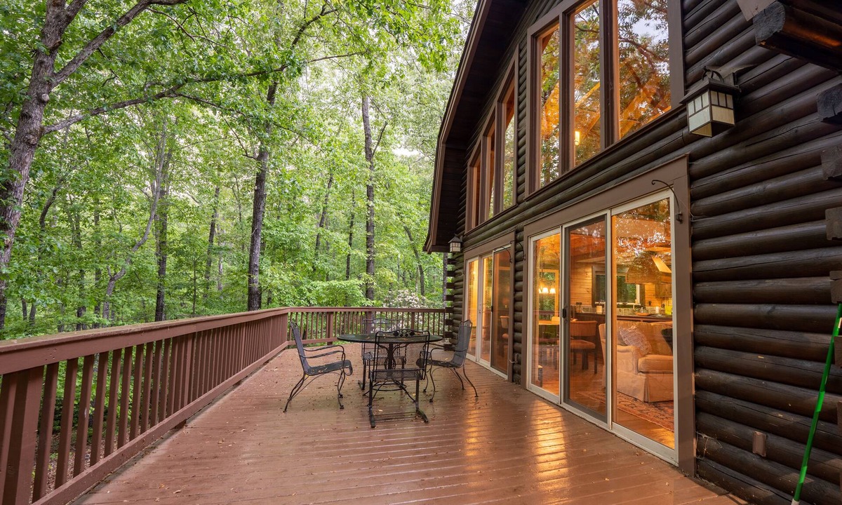 Cleveland Cabin | Stunning 5BR Lodge - Hot Tub & Table Rock Views