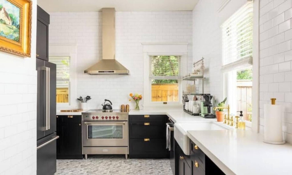 Candler Park House | Stunning and Spacious 4BDR, 4.5BA Historic Home w/gated Parking in Inman Park!