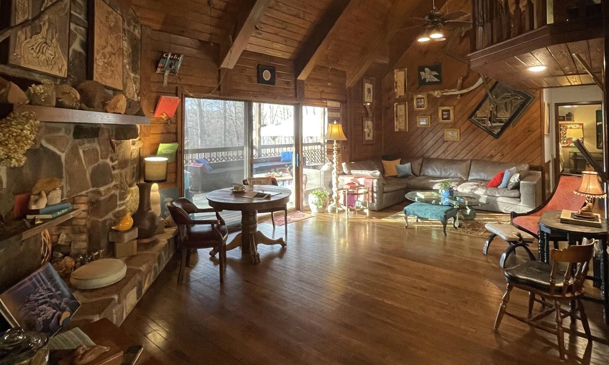 Springville Cabin | Style and comfort near Tennessee River and KY Lake