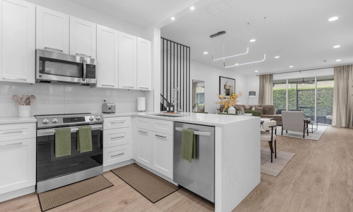 Casselberry Villa | Stylish and Spacious Winter Park Retreat Close to Dining, Shopping and Rollins College