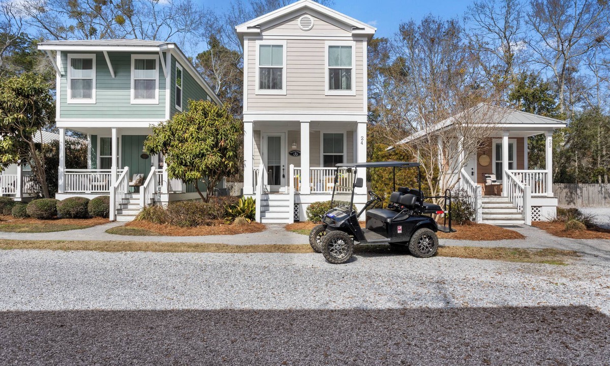 Ocean Springs Cottage | Stylish Downtown Cottage w/Golf Cart for Rent