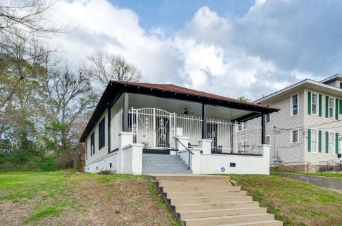 Downtown Jackson House | Stylish Home ~ 2 Mi to Jackson State & Belhaven!