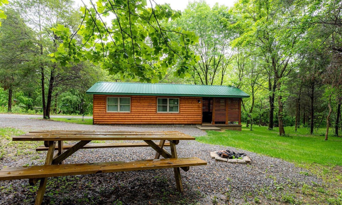 Equality House | Sublime Cabin with Hot-tub and Fire Pit in Herold, Illinois