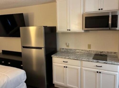 Talladega Hotel | Suite Stay - Talladega
