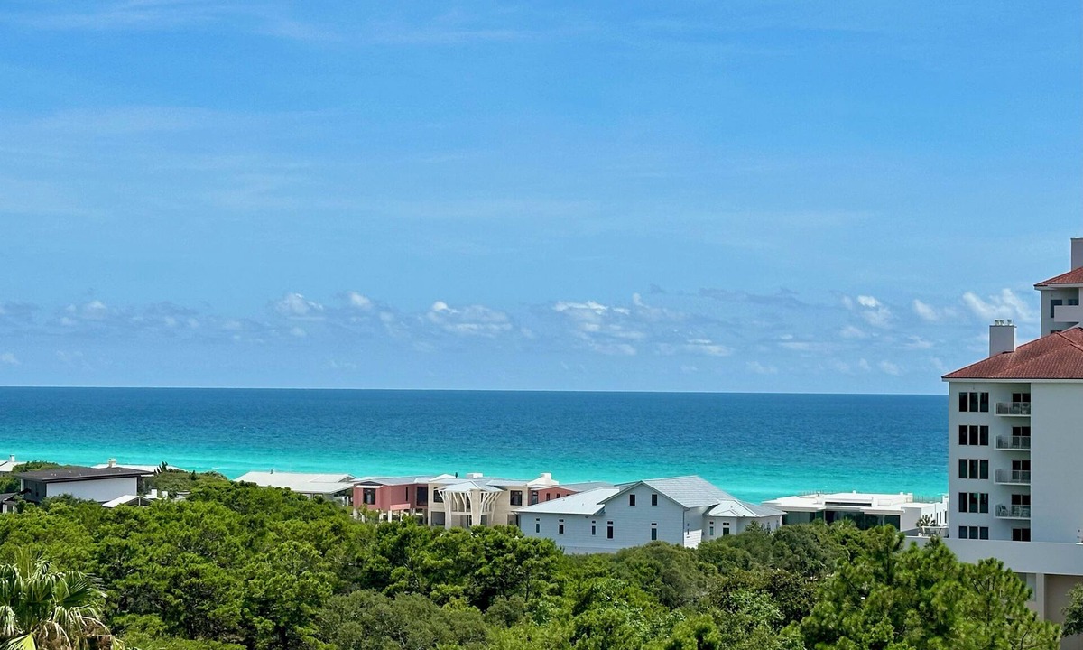 Sandestin Condo | Summit 611 - Beautifully updated - Short walk to the beach!