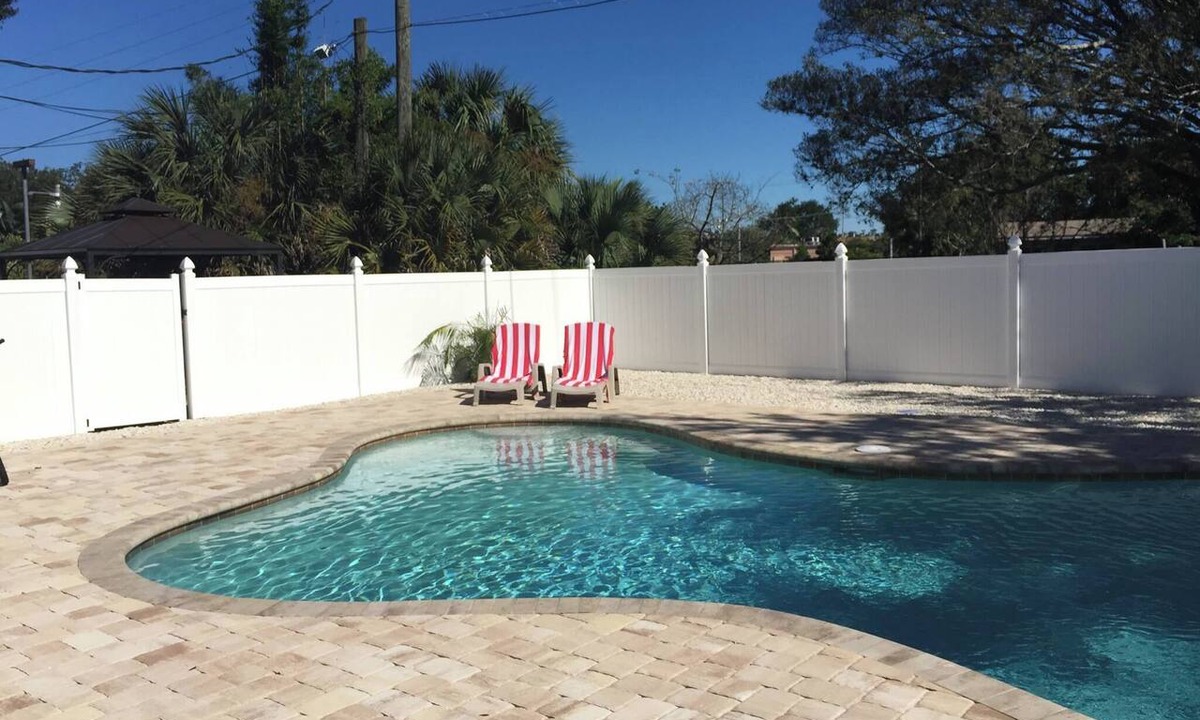 Altamont Manor Apartment | Sun, beach, and great savings: huge discounts on holiday destinations!