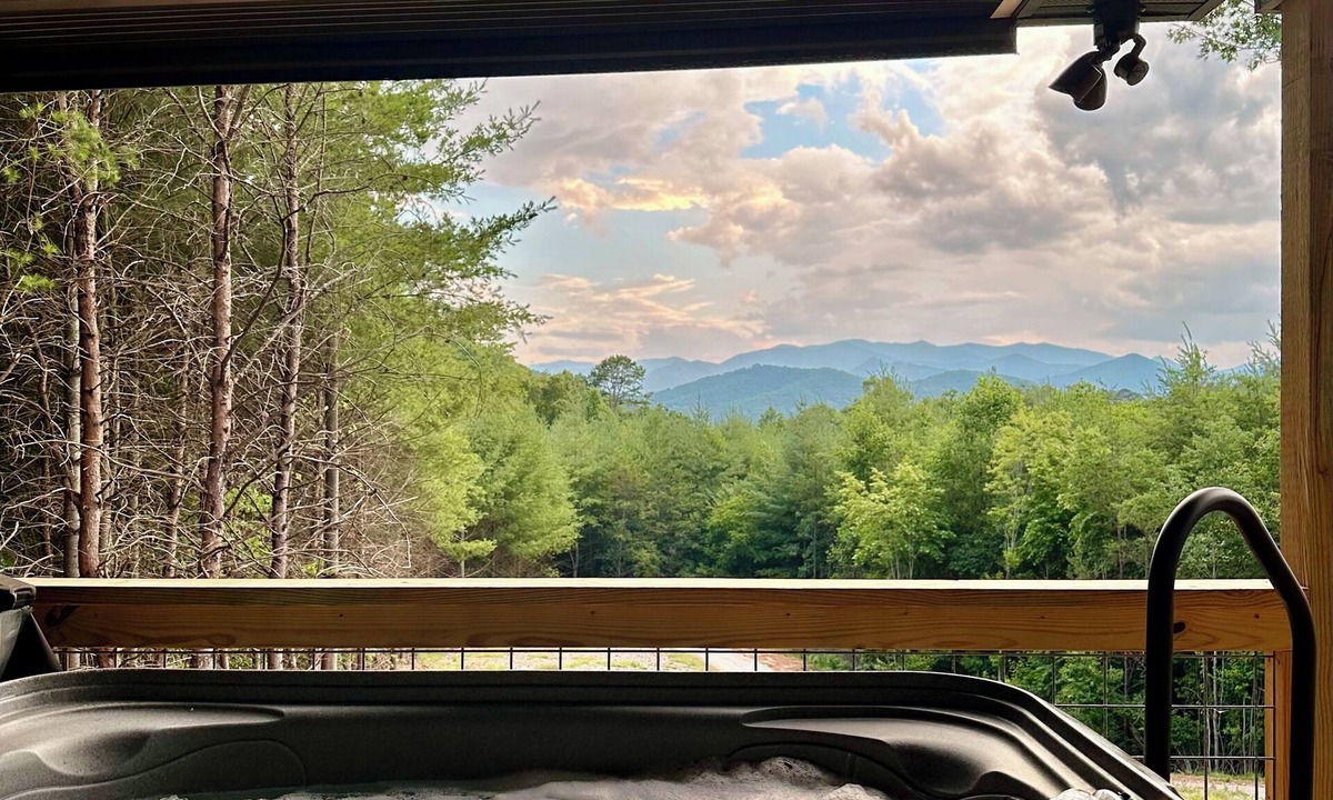 Franklin House | Sunset view, dog friendly, romantic getaway.