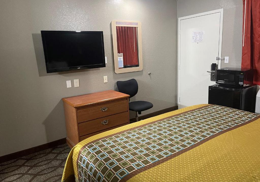 Memphis Hotel | Super 7 Inn