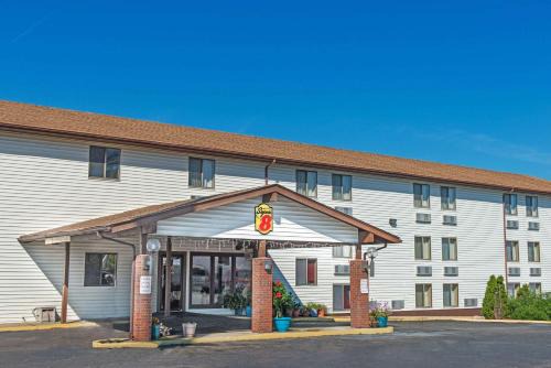 Sullivan Hotel | Super 8 by Wyndham Sullivan