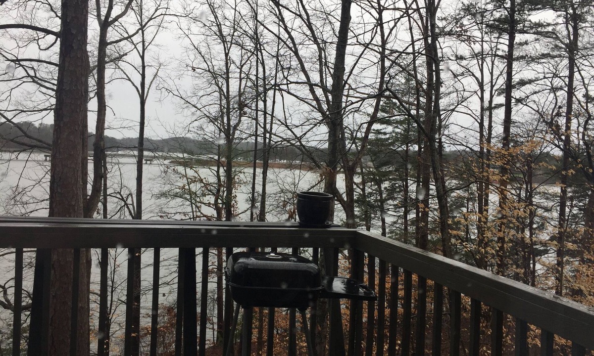Gainesville Ski Chalet | Super clean Cabin on the Lake!