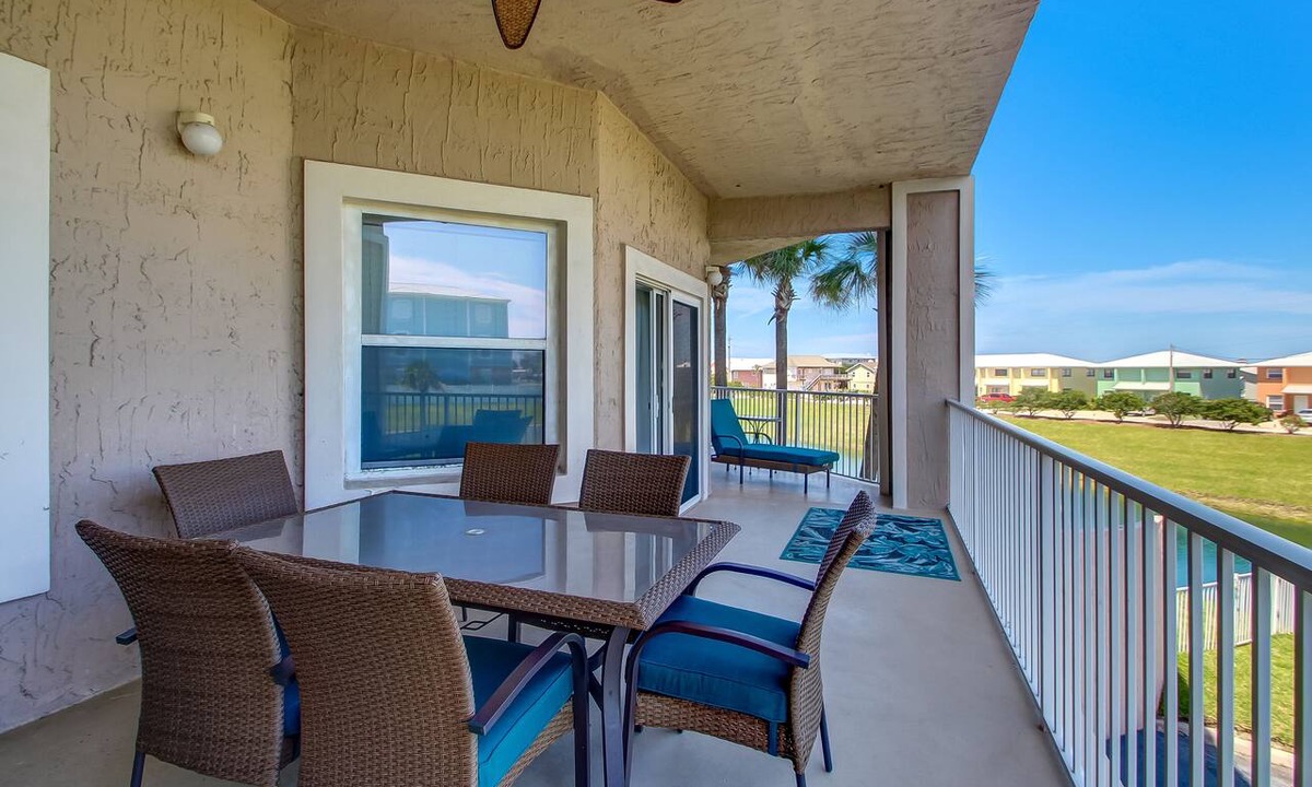 Fernandina Beach Condo | Super Spacious Ocean Park Condo | Pool, Hot Tub & BBQ | Beach Gear Provided