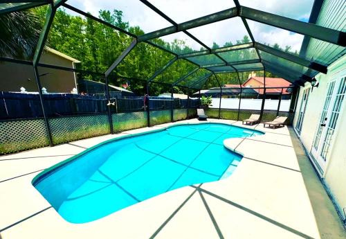 Buena Ventura Lakes House | Superhost FREE Heated Pool 9 minutes to MCO 15 minutes to Disney Sleeps 8