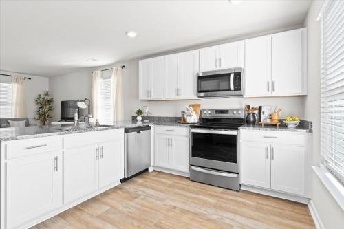 Asheville House | Superhost Modern 3BR Coasta Retreat Near OIB