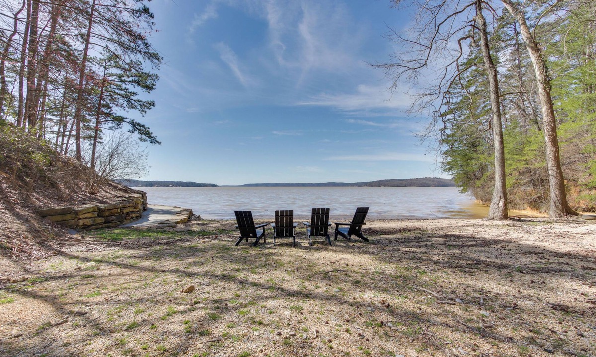 Waterloo Apartment | Swim, Boat & Fish: Waterloo Retreat w/Views!