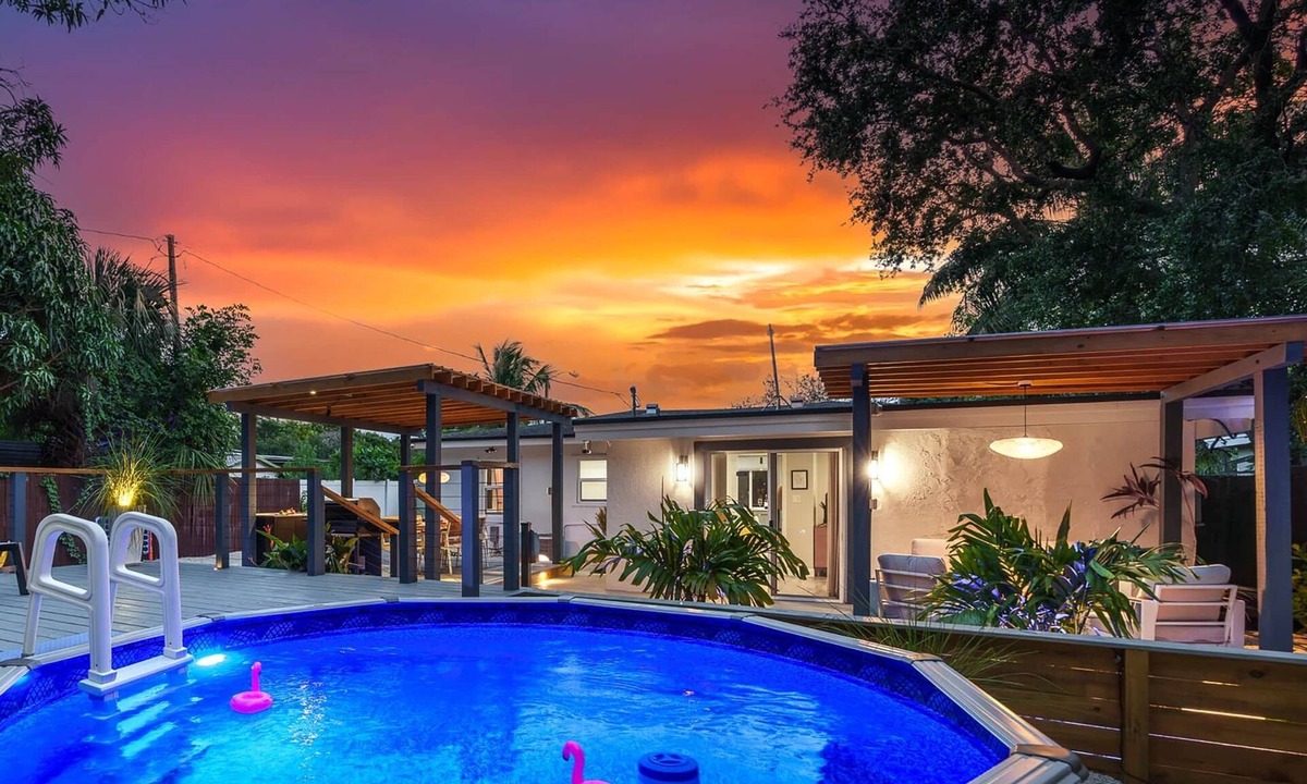 South Middle River House | Swim, Dine & Relax - Your own private paradise