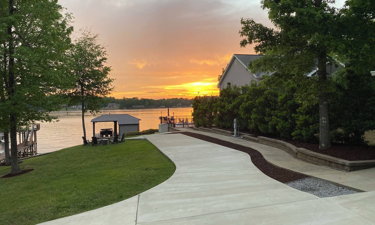 Cook Springs RV Rental | Talladega Race Fans, Exclusive, private water front RV spot on Lake Logan Martin