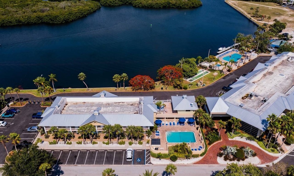 Ruskin Hotel | Tampa Bay Beach Getaway and Resort