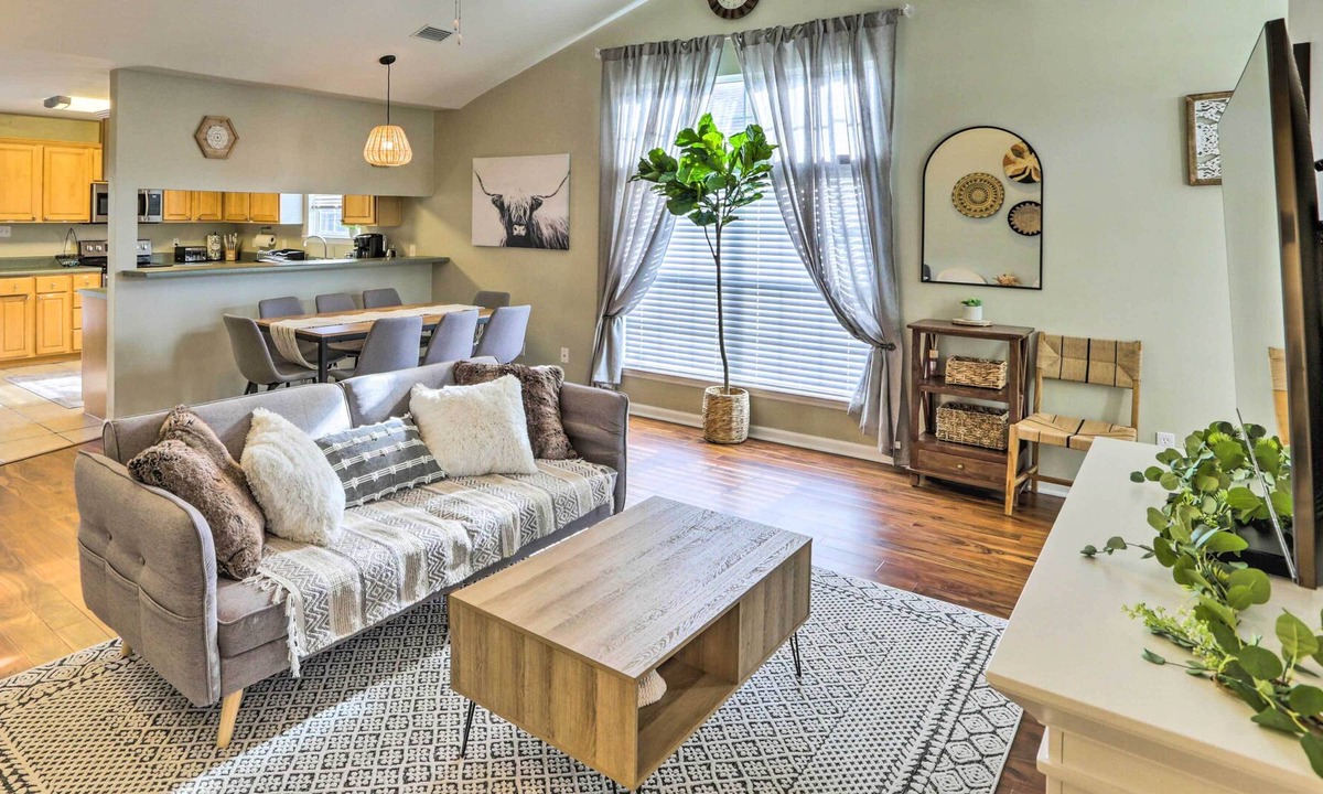 Tallahassee House | Tasteful Tallahassee Home: 7 Mi to Downtown!