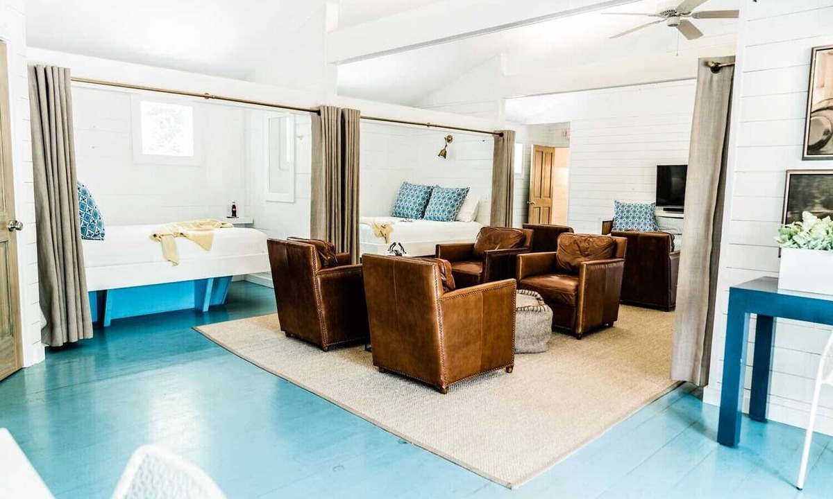 Fairhope Apartment | The Balcony Suite