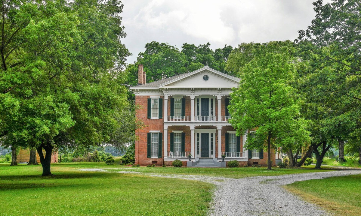 Wayside Bed & Breakfast | The Captain's Suite - Queen Suite at The Belmont 1857