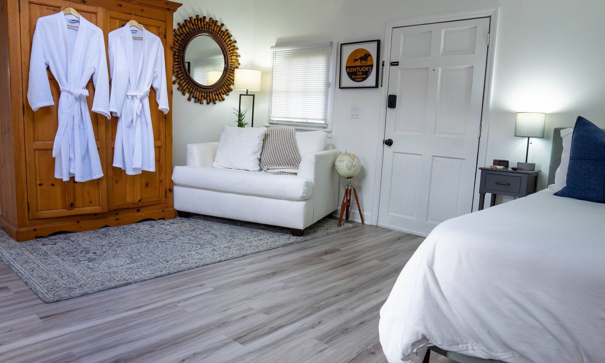 Frankfort Apartment | The Carriage - Quaint Haven 6 mins. to Buffalo Trace