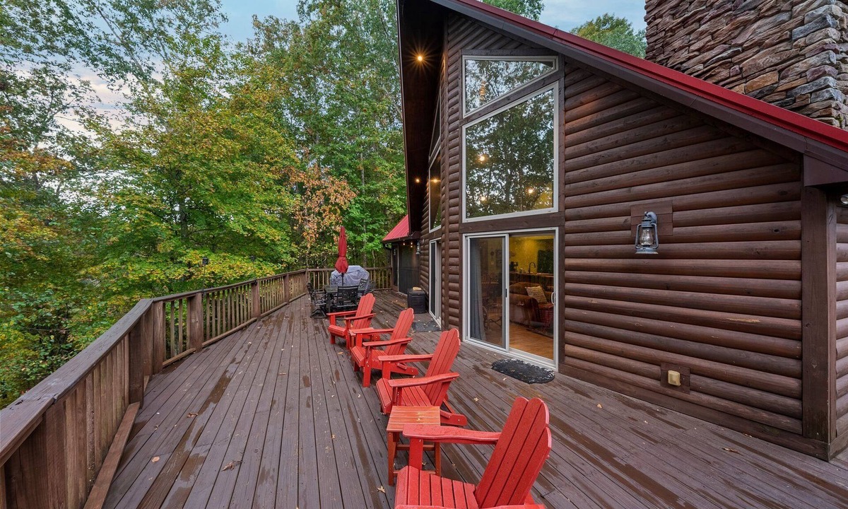 Mammoth Cave Cabin | The Cozy Nolin Cabin in Mammoth Cave, KY makes for the Perfect Lakefront Getaway
