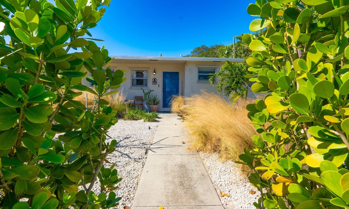 Riviera Beach House | The Crafty Mermaid, Pet-Friendly Coastal Home Near Beach, Boating and Diving