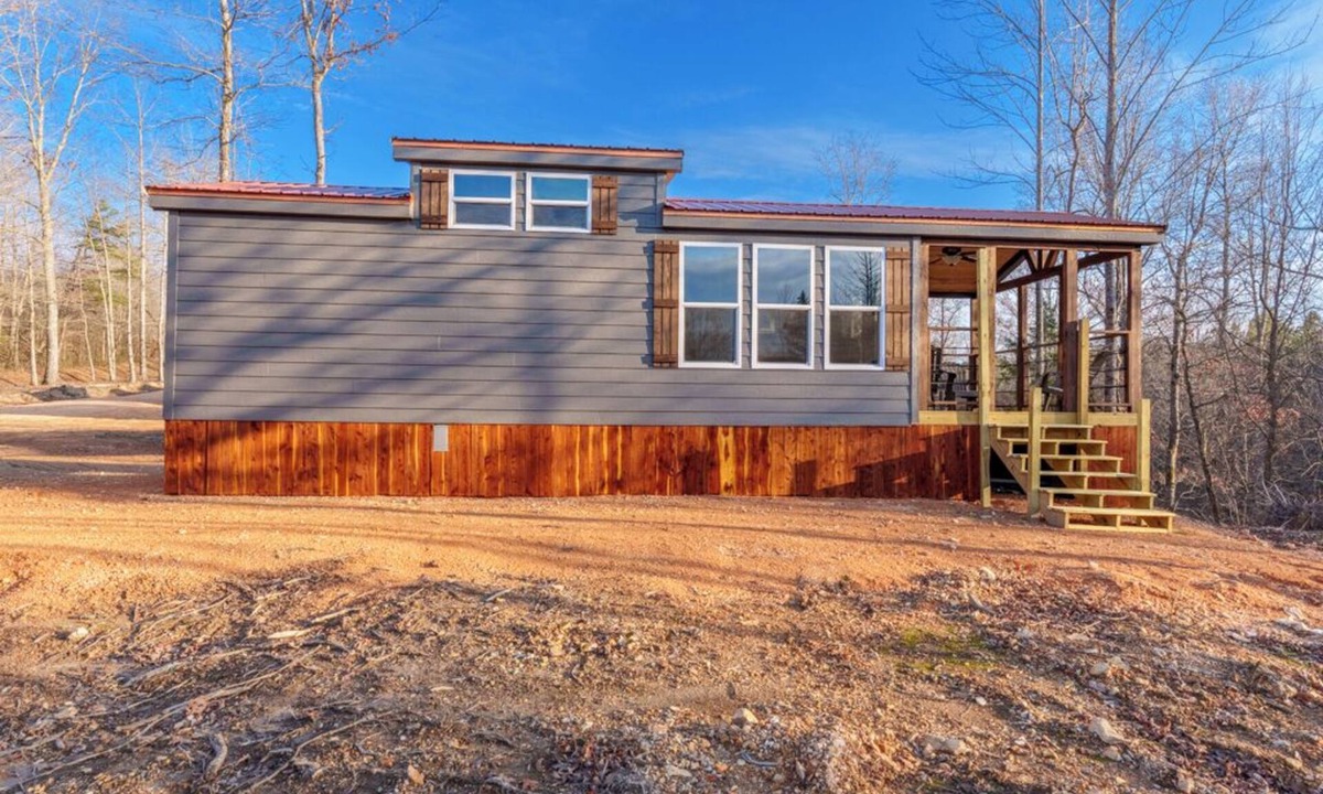 Lutts Cabin | The Creek Camp Cabins & RV Hookups in Savannah,TN - 4 minute ride to Dry Creek.
