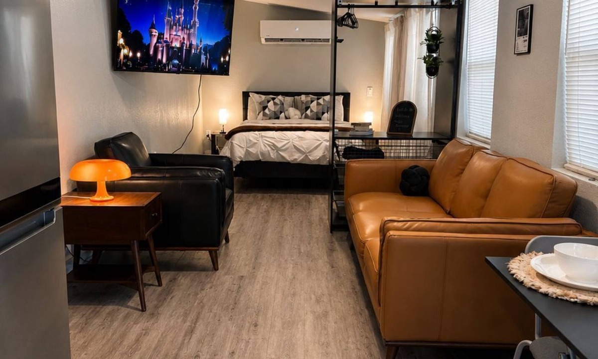 Buena Ventura Lakes Apartment | The Ember Suite l Designer Guest House