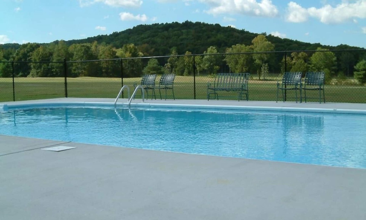 Hartselle Hotel | The Golf Inn at QC Resort and RV