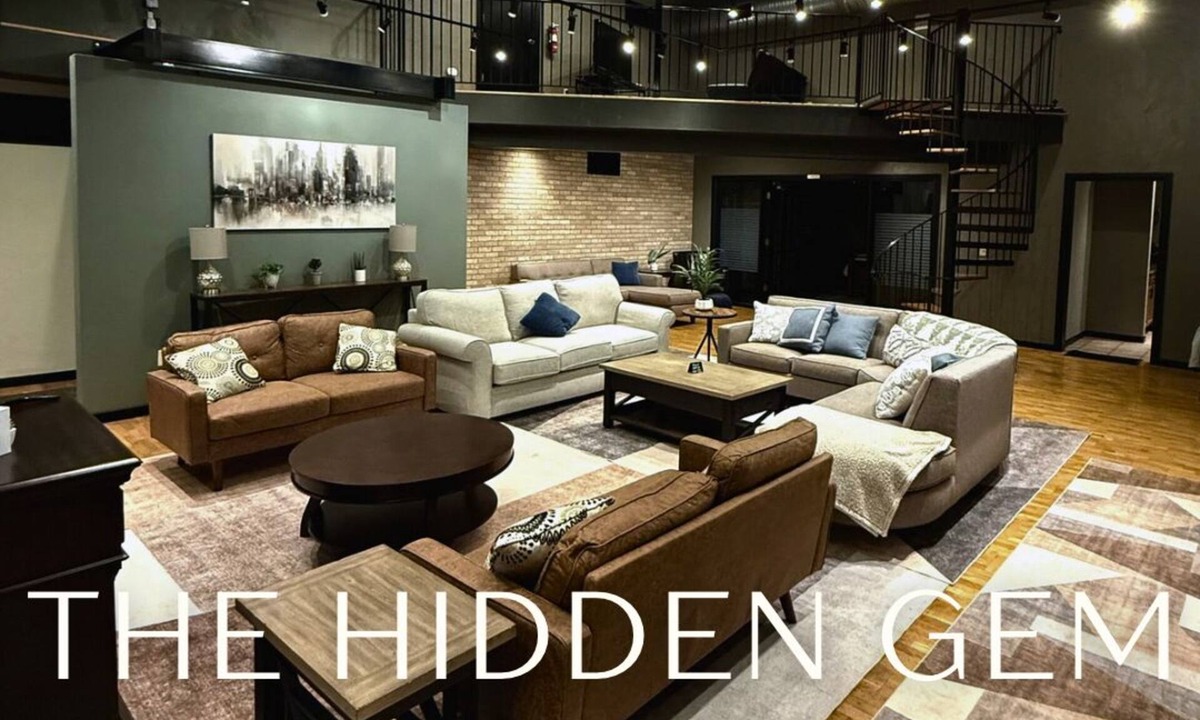 Springfield House | The Hidden Gem- Superb 7-bedroom Studio with arcade, theater and more!