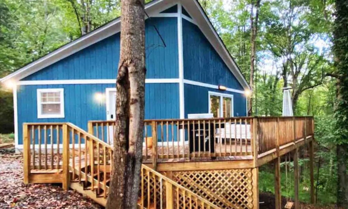 Greenville Cabin | The Lazy Lodge - 10 Mins to Downtown Greenville