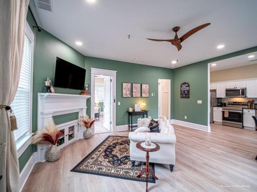 Marietta Apartment | The Marietta Square Manor - Marietta Square