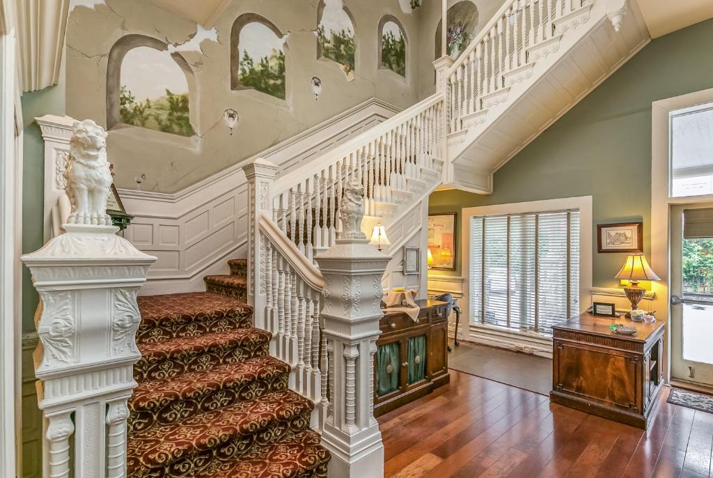 Fort Wood Bed & Breakfast | The Mayor's Mansion Inn
