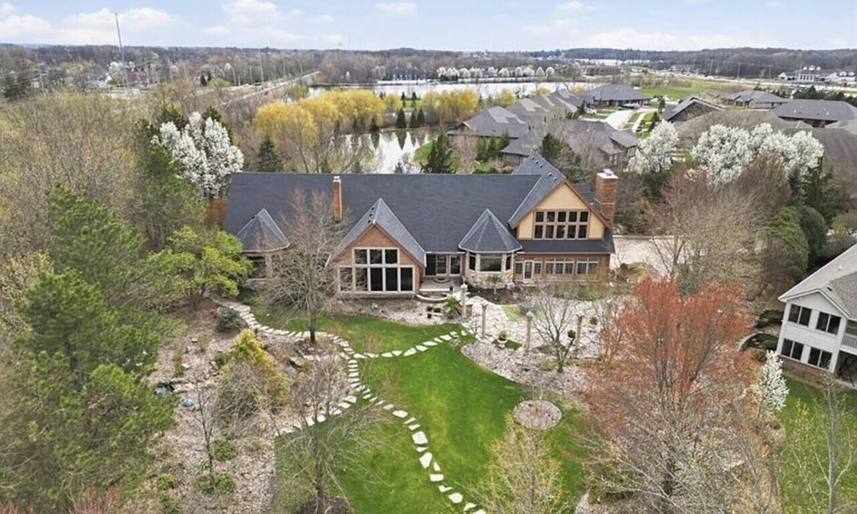St. John House | The Meadow Manor Elite 8k SqFt Luxury Estate
