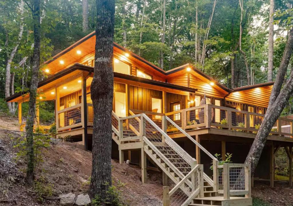 Sapphire Villa | The Onyx - Walk to Falls, Hot Tub, Resort Access, Luxe Approved