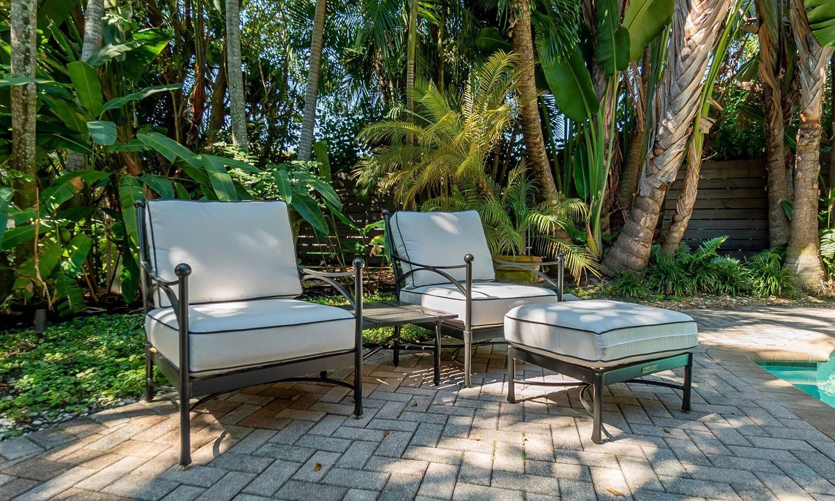 Flamingo Parks House | The Palms Cottage Private Pool, Downtown, Beach, The Square