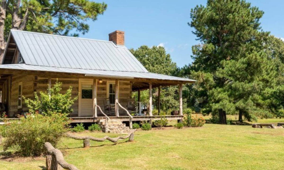 Fruitvale Cabin | The Pines Cabin at Green Frog Farm