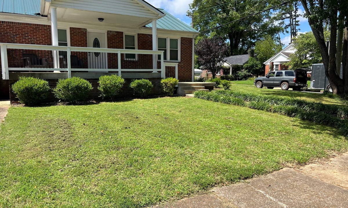 North Florence House | The Porchside Perch Walk to UNA/Downtown Florence