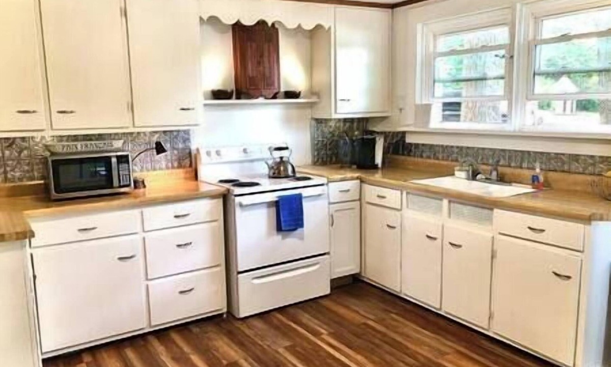 Mishawaka House | The River Cottage 5Star R&R Water Frontage